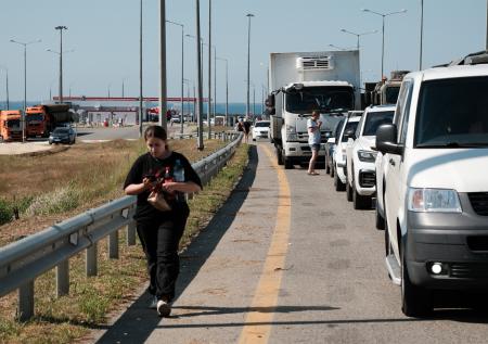 Ситуация на Крымском мосту 2 августа: огромная очередь, как проехать в Крым