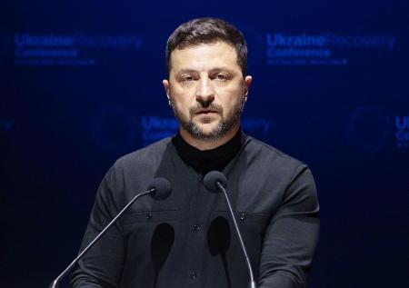 Аналитик указал на панику Зеленского из-за происходящего на Украине