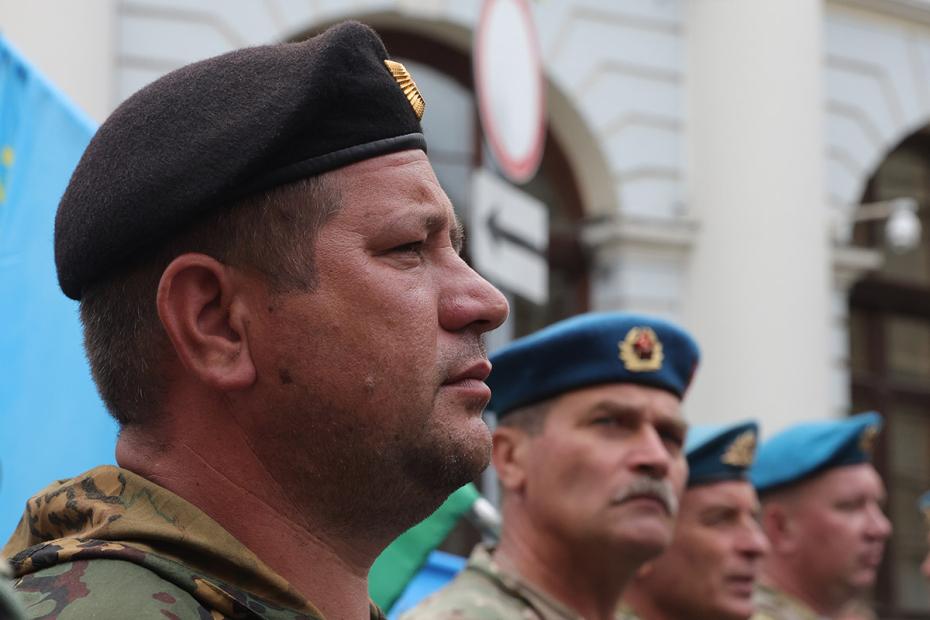 Крестный ход по ул. Ильинка к Красной площади на праздновании Ильина дня и 95-й годовщины образования Воздушно-десантных войск в центре Москвы