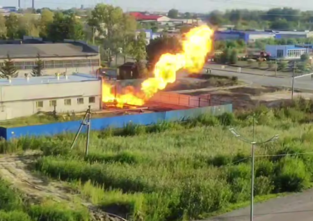 Появились кадры пожара на месте прорыва газовой трубы в Кургане