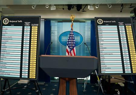 «Все достали ножи»: в Швейцарии разгорелся скандал из-за пошлин Трампа