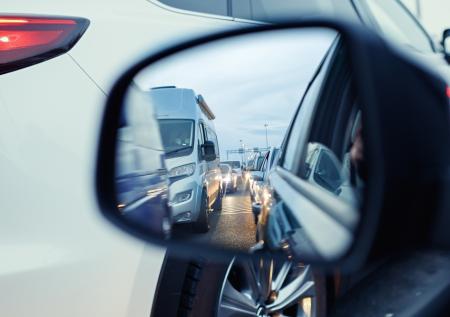Свыше 1,1 тысячи автомобилей ждут проезда по Крымскому мосту