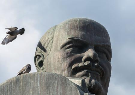 На Украине демонтировали последний памятник Ленину