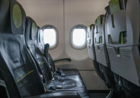 Появилось видео балансирующего на грани крушения самолета Jet2 в Британии
