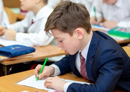 Родителям дали советы, как воспитать в ребенке усидчивость