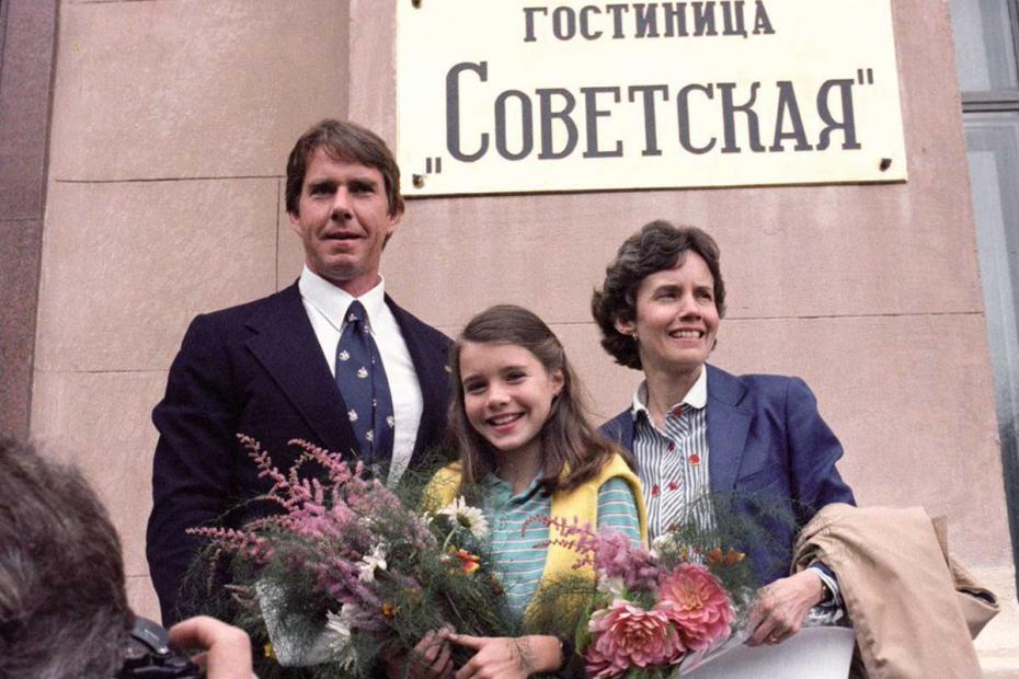 Американская девочка Саманта Смит (в центре) со своей мамой