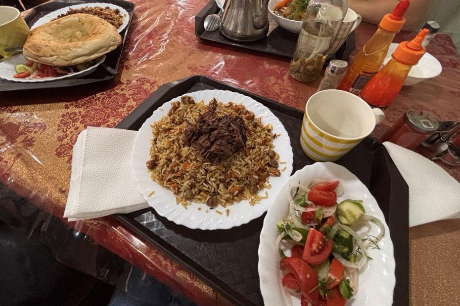 Местная столовая с пловом и лагманом