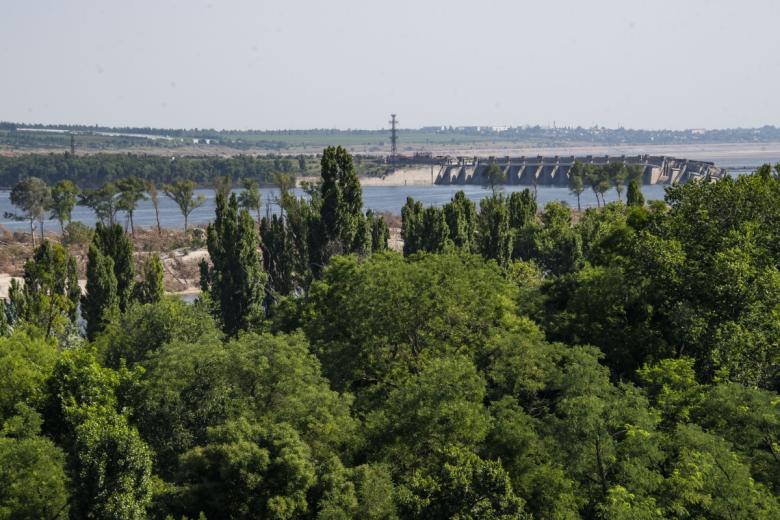 Разрушенная плотина Каховской ГЭС