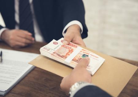Замначальника Волгоградского ЛУМВД лишился должности из-за взятки