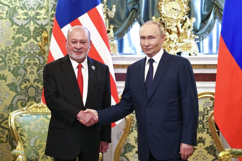 Владимир Путин и султан Ибрагим ибн Султана Искандара