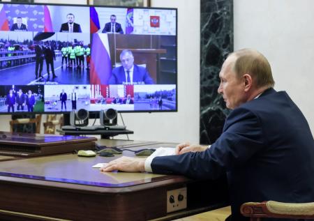 Путин открыл зоопарк и детсад