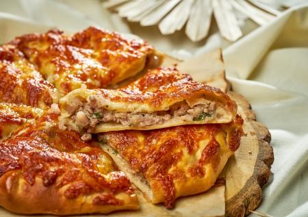 Кубдари: ароматный пирог с мясом и пряностями по рецепту из Грузии