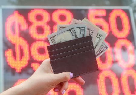 Обвал рубля близок? Курсы валют сегодня, 6 августа: доллар, евро, юань
