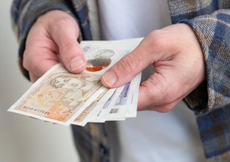 Мужчина победил рак и выиграл 100 млн рублей в лотерею