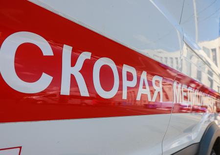 Водитель на каршеринге влетел в остановку с людьми