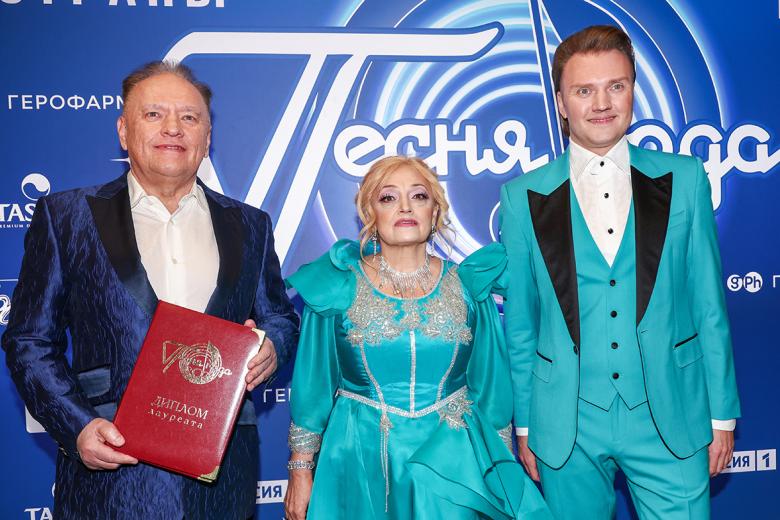 Надежда Кадышева с супругом-музыкантом Александром Костюком и сыном
