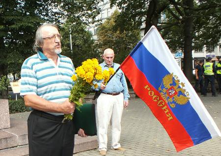 «Бегите куда глаза глядят»: русских призвали покинуть Латвию