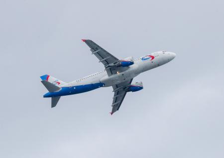 Сигнал тревоги вынудил экипаж экстренно увести самолет на запасной аэродром