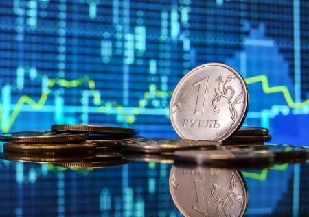 75–110 за доллар: в РФ назван опасный курс рубля, каким он будет к осени