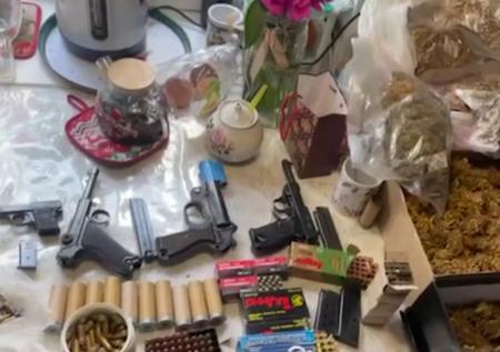 Россиянин лишился дачного отдыха с оружием и марихуаной