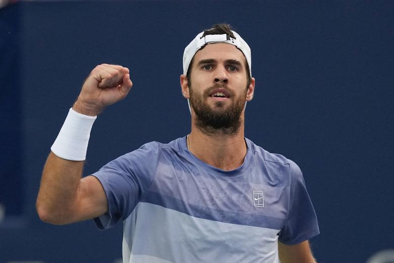 Карен Хачанов в полуфинальном матче мужского одиночного разряда турнира ATP Masters 1000 National Bank Open в Торонто