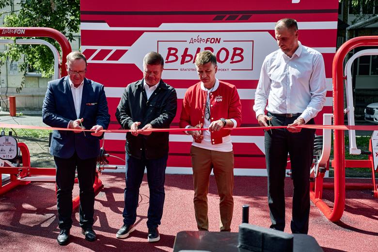 Первый заместитель губернатора Челябинской области Станислав Мошаров (второй справа) и Алексей Ягудин