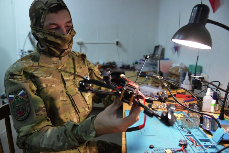 ТАСС: в РФ создадут гибридные дроны с управлением по оптоволокну и FPV