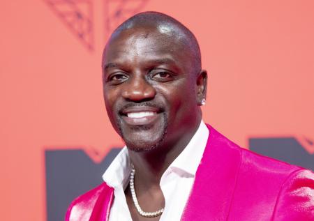 Состоится ли концерт рэпера Akon в Сочи после атаки БПЛА: что известно
