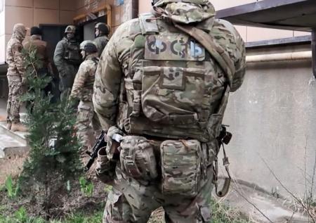 ФСБ показала задержание вербовщиков трудовых мигрантов