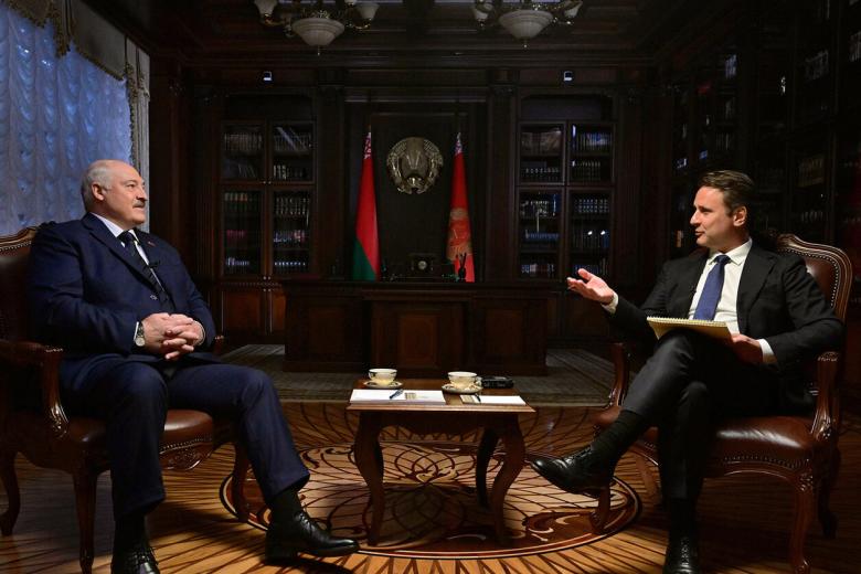 Александр Лукашенко дает интервью журналу Time