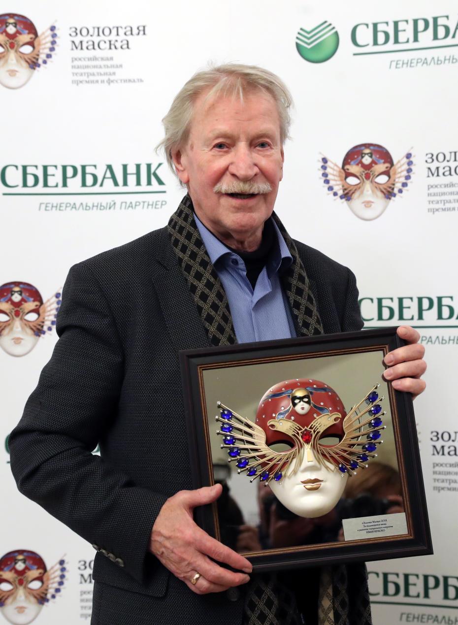 Актер Иван Краско, получивший премию «За выдающийся вклад в развитие театрального искусства», на церемонии вручения премии «Золотая маска»