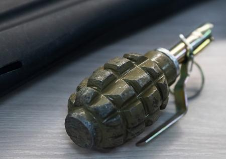 Боевая граната оказалась в бюстгальтере женщины после ссоры