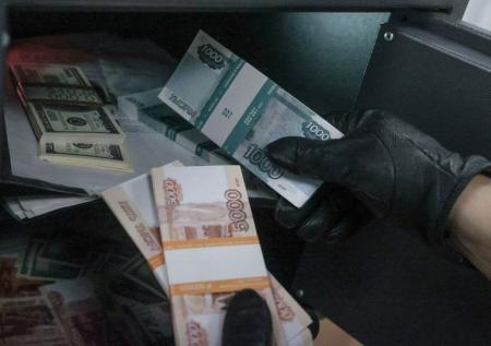 Подросток из Челябинска обманом похитил миллионы у петербурженки