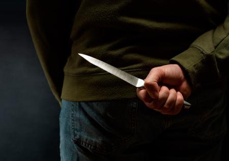 Обезумевший подросток «покромсал» мальчика во дворе в Петербурге