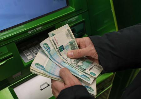 Отключения интернета в России повысили спрос на наличные