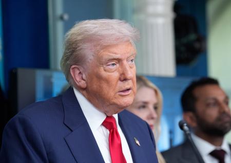 Трамп отправил бомбардировщики к границе с Россией перед встречей с Путиным