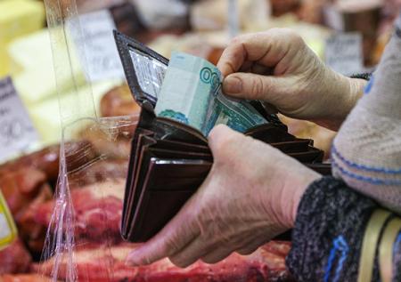 Разрыв между пенсиями работающих и неработающих граждан решили устранить