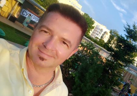 «Засунул пятерню и лизал ухо»: как тренер по танцам растлевал своих учениц