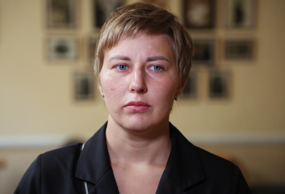Дарья Пашкова (сиделка Ивана Краско) на церемонии прощания с народным артистом России Иваном Краско в театре им. Комиссаржевской в Петербурге