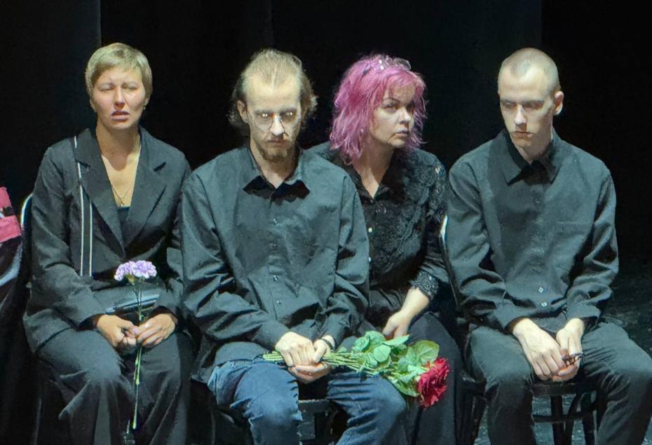 Дарья Пашкова, Наталья Вяль с сыновьями Иваном и Федором на церемонии прощания с актером Иваном Краско
