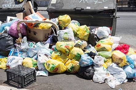 Скопление мусора на улицах Рима