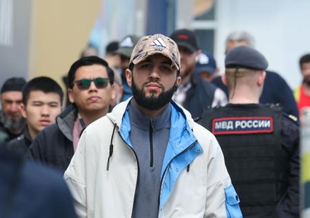 Тысячи мигрантов устроили шествие, напугав Красноярск: что случилось