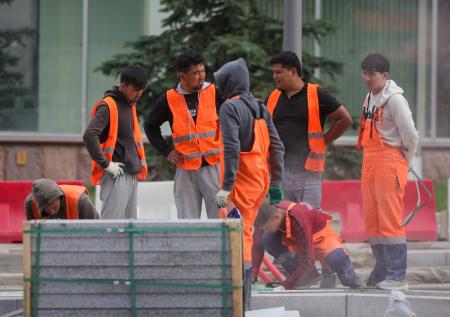 В Госдуме поддержали предложение отказаться от трудовых мигрантов в Москве