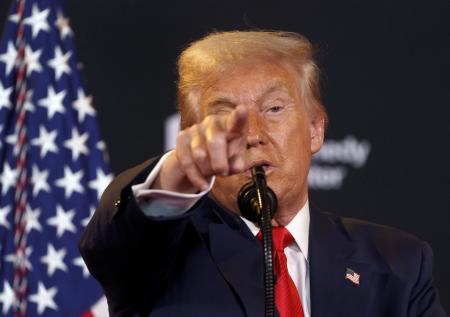 Политолог объяснил трюки Трампа с пошлинами