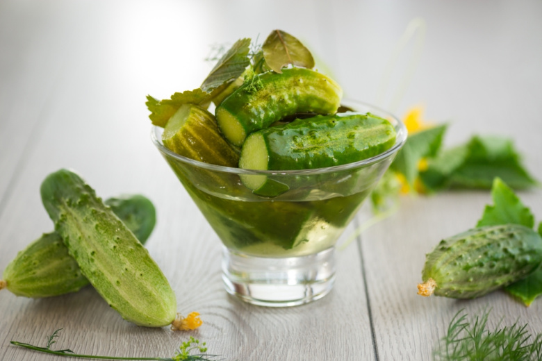 Маринованные огурцы по-болгарски: готовим сладкую хрустящую закуску