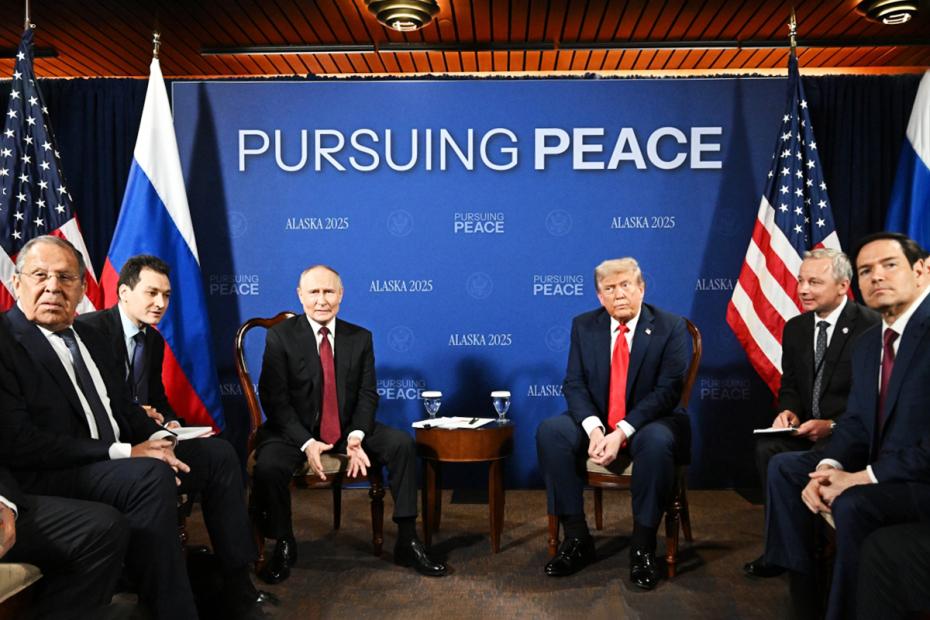 Сергей Лавров, Владимир Путин, Дональд Трамп и Марко Рубио во время переговоров в узком составе на Аляске