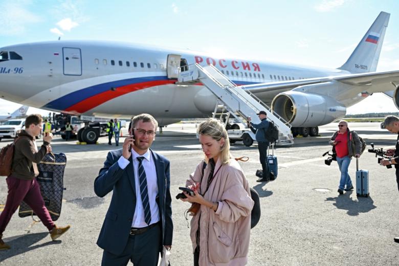 Самолет Ил-96-300 специального летного отряда «Россия»