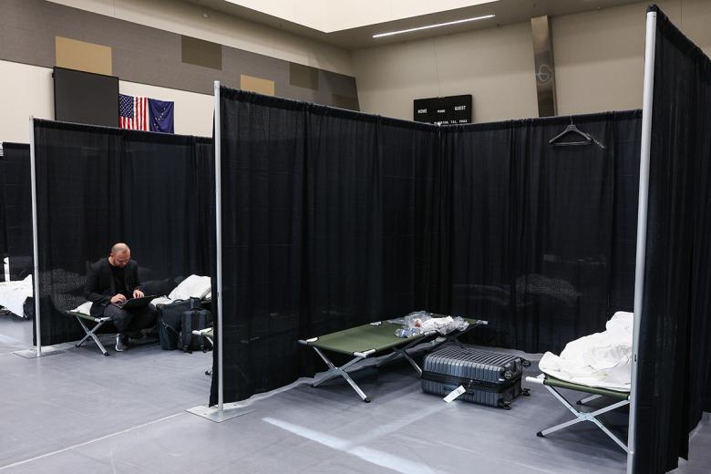 Спальная зона для журналистов на арене Alaska Airlines Center в Анкоридже