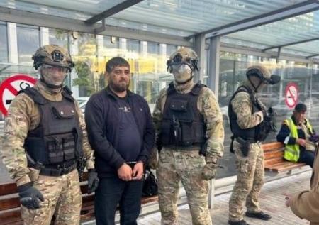 В Казахстане задержали мужчину, который пытался сбить людей в Новосибирске