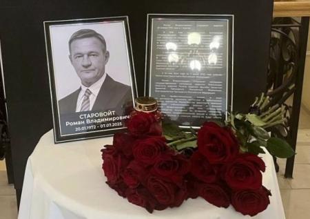 С могилы Старовойта пропали 17 венков